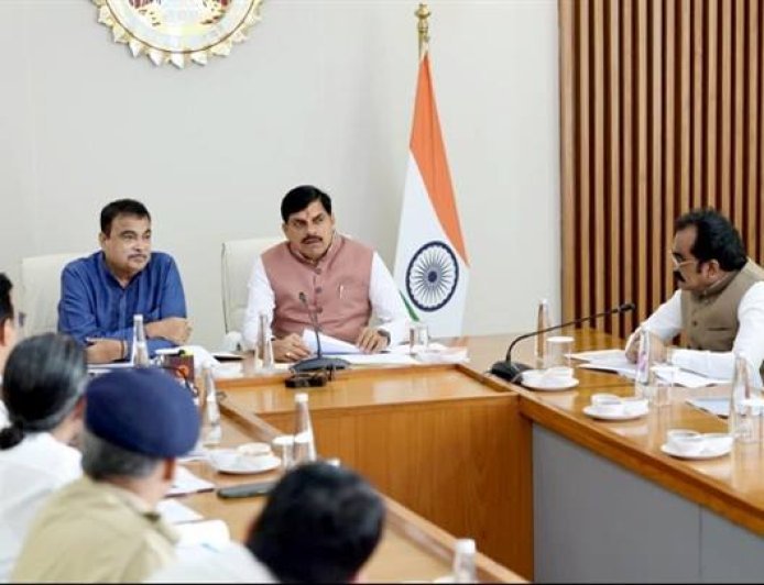 प्रदेश में तेजी से हो रहा हैं सड़क परियोजनाओं का क्रियान्वयन : मुख्यमंत्री डॉ. यादव