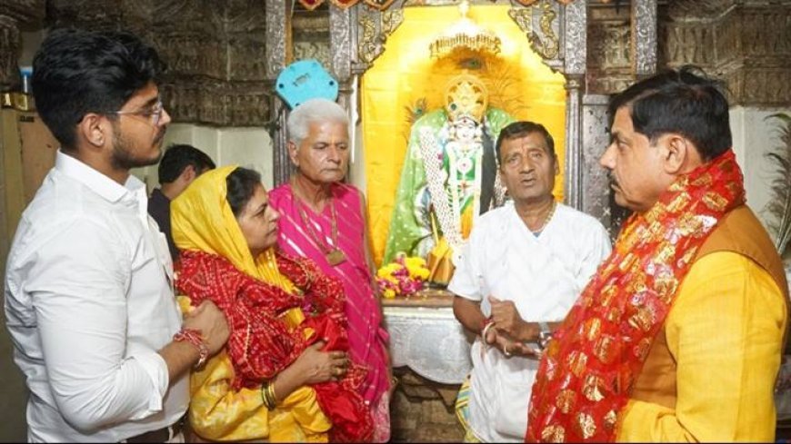 मुख्यमंत्री डॉ. यादव ने प्राचीन रुक्मणी माता मंदिर में किए दर्शन