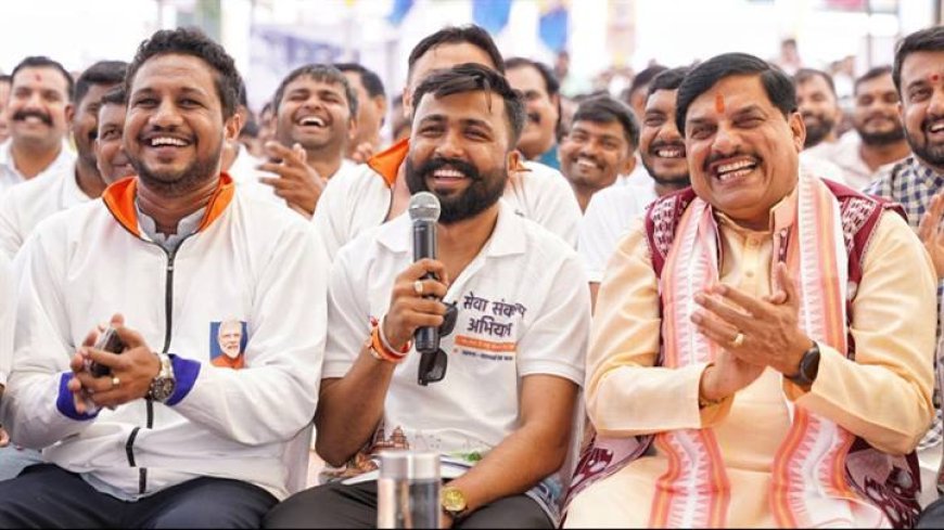 मुख्यमंत्री डॉ. मोहन यादव ने देवास में प्रधानमंत्री श्री नरेन्द्र मोदी द्वारा वीसी से वड़नगर (गुजरात) से वाराणसी सेवा यात्रा कर रहे बाइक राइडर्स से संवाद कार्यक्रम में सहभागिता की।
