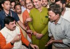 मुख्यमंत्री डॉ. यादव ने बरेला में सड़क किनारे लगी दुकान पर पी चाय