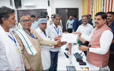 मुख्यमंत्री डॉ. यादव ने ग्रामीणों को वितरित किये रजिस्ट्री प्रमाण-पत्र