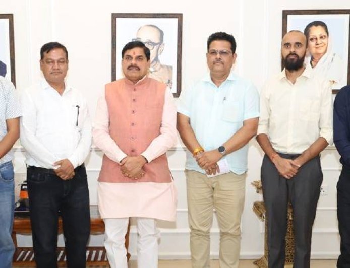 स्वामित्व योजना के क्रियान्वयन में पूर्ण सहयोग करेंगे पटवारी
