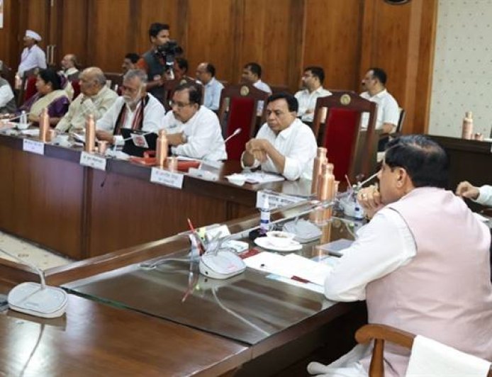 वर्ष 2047 तक आत्मनिर्भर भारत और विकसित मध्यप्रदेश के निर्माण में सरकार की प्रतिबद्धता का संकल्प सर्वसम्मति से किया पारित