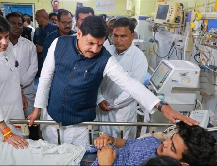 मुख्यमंत्री डॉ. यादव ने ट्रॉमा सेंटर पहुँचकर घायलों के स्वास्थ्य की ली जानकारी