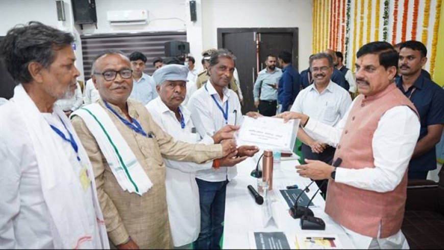 मुख्यमंत्री डॉ. यादव ने ग्रामीणों को वितरित किये रजिस्ट्री प्रमाण-पत्र