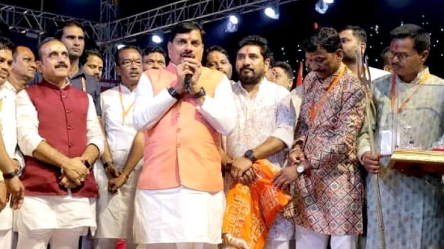 मुख्यमंत्री डॉ. यादव ने उज्जैन के विभिन्न गरबा आयोजनों में सहभागिता की